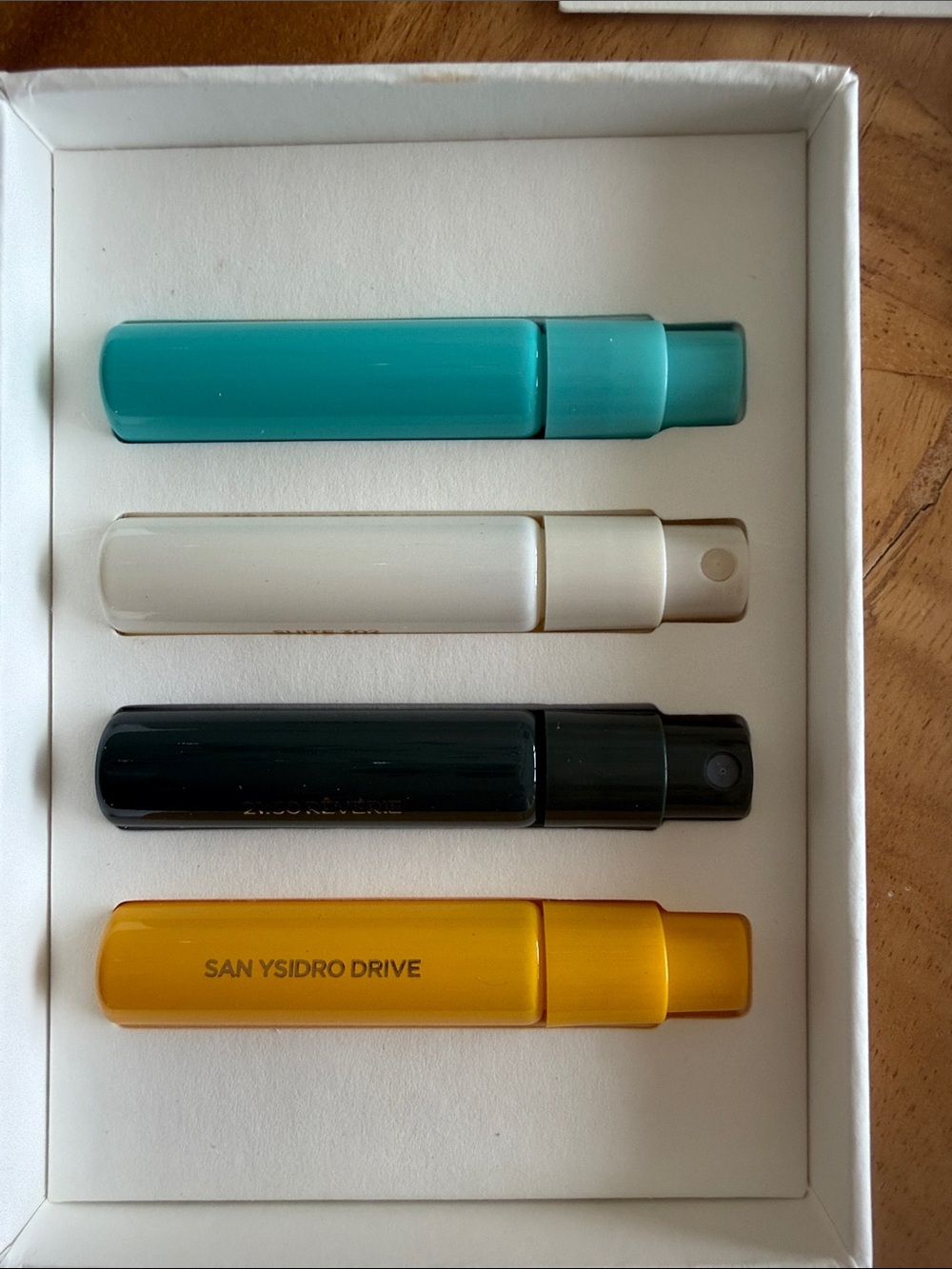 Victoria Beckham Scent Discovery Set - Picture 2 of 4